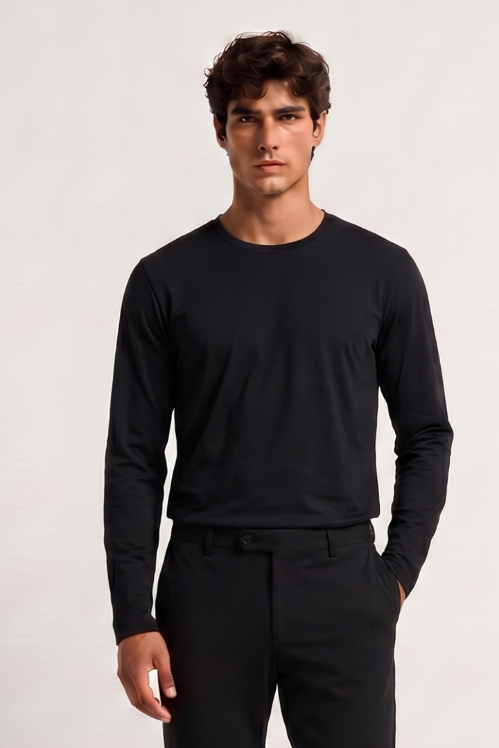 NOURÉ Midnight Black Longsleeve T-Shirt